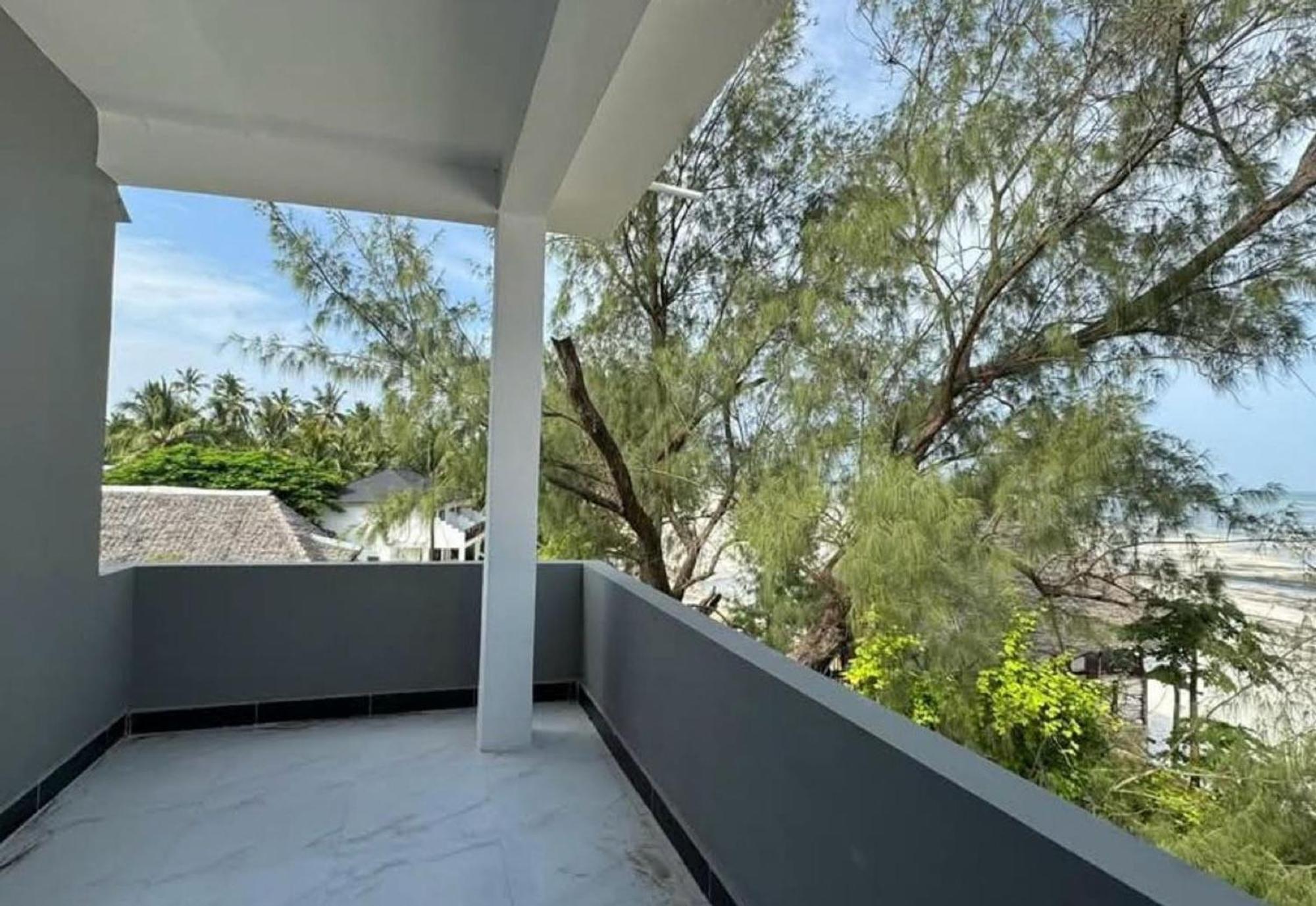 Beachfront Bliss In Uroa, Tanzania - Your Tropical Getaway Awaits Apartment Uroa