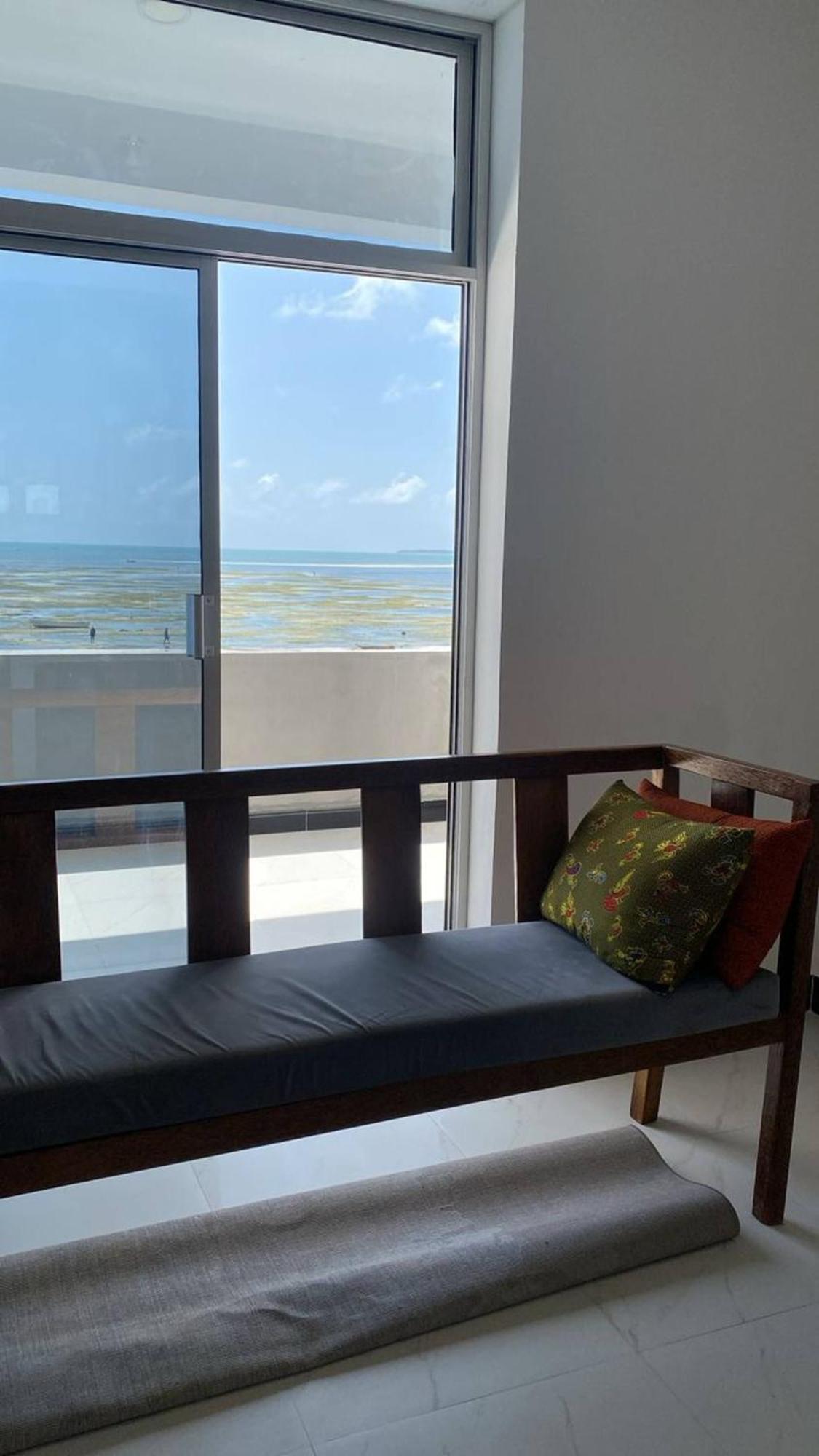 Beachfront Bliss In Uroa, Tanzania - Your Tropical Getaway Awaits Apartment Uroa